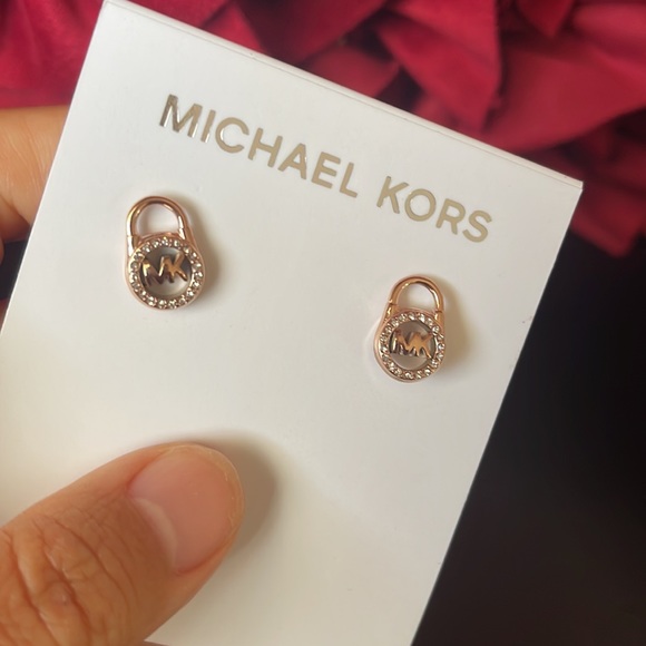 NEW MICHAEL KORS ASTOR LOCK ROSE GOLD-TONE CRYSTAL PAVE' EARRINGS MSRP $95.00 - Picture 6 of 6